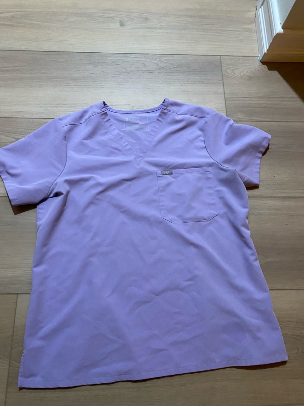Figs Women’s Lavender Dew Catarina One Pocket V-Neck Scrub Top